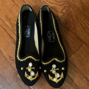 Navy blue women’s cloth shoes.